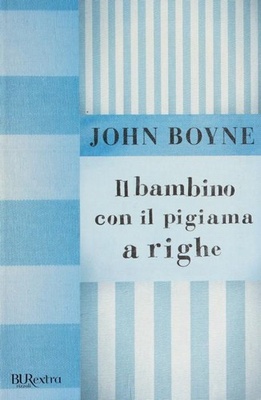 Il bambino con il pigiama a righe