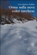 Orme sulla neve color turchese